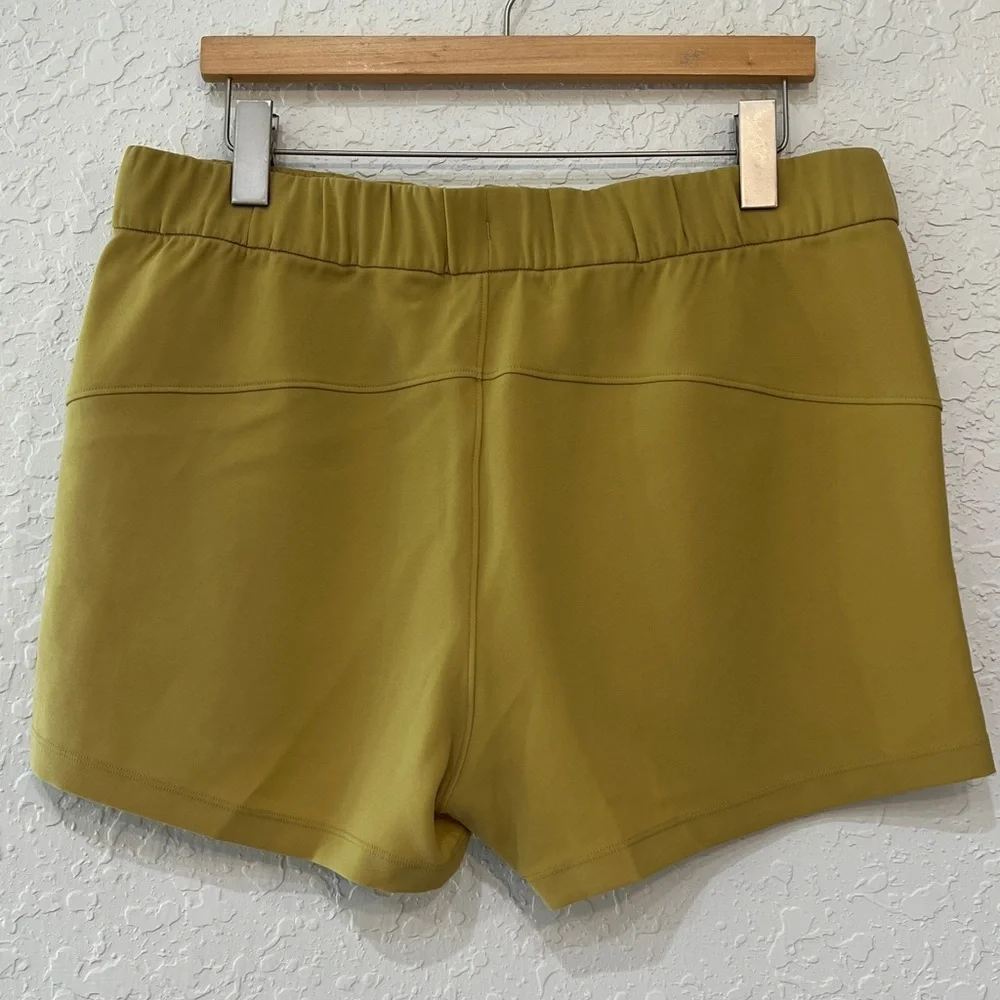 Lululemon On The Fly Woven 2.5” Shorts Vintage Gold Size 12